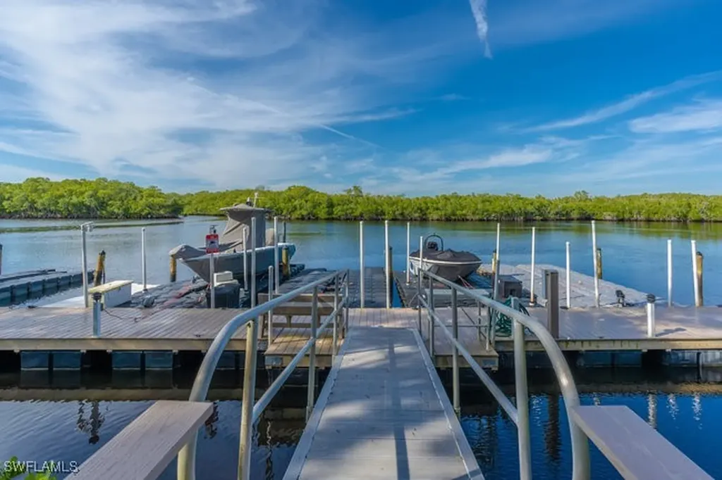 242 Newport Drive Naples FL 34114