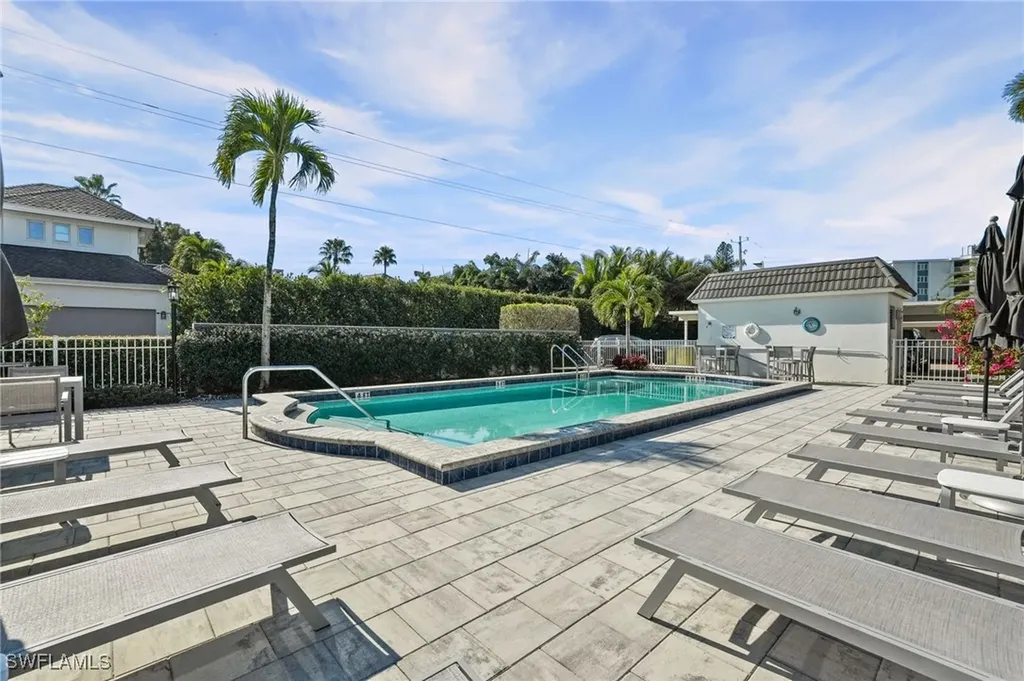 292 Banyan Boulevard Naples FL 34102