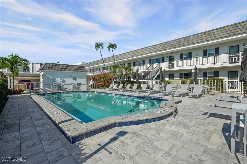 292 Banyan Boulevard Naples FL 34102