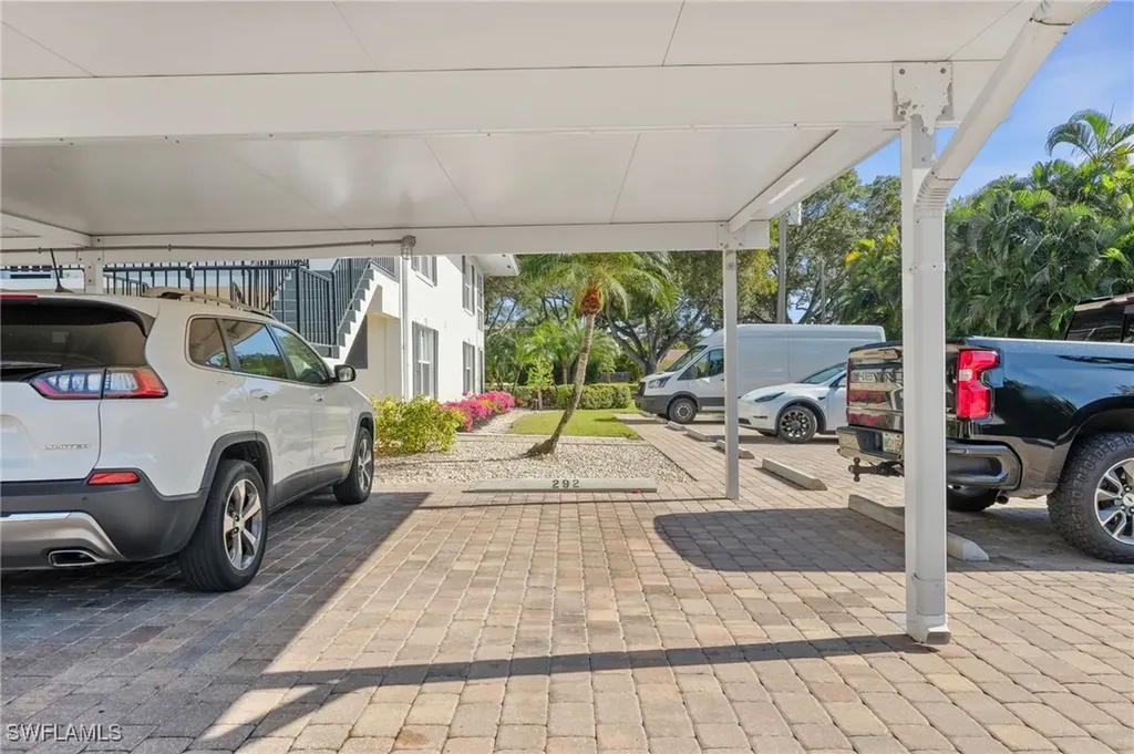 292 Banyan Boulevard Naples FL 34102