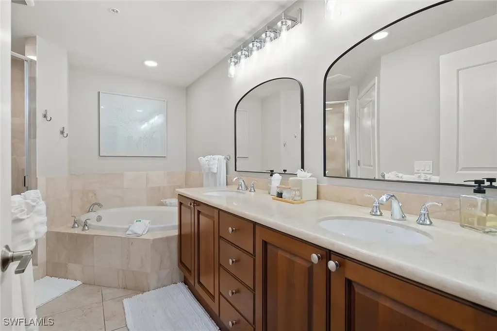 1015 Sandpiper Street Naples FL 34102