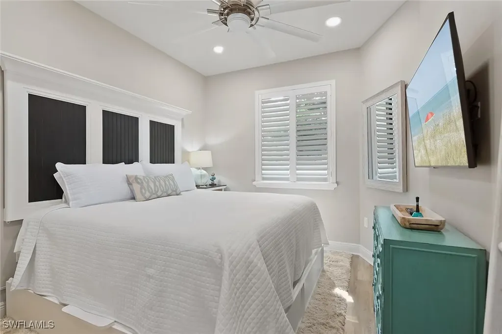 1015 Sandpiper Street Naples FL 34102