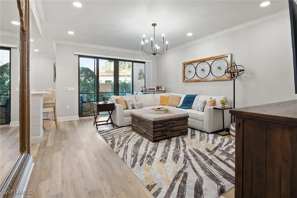 1015 Sandpiper Street Naples FL 34102