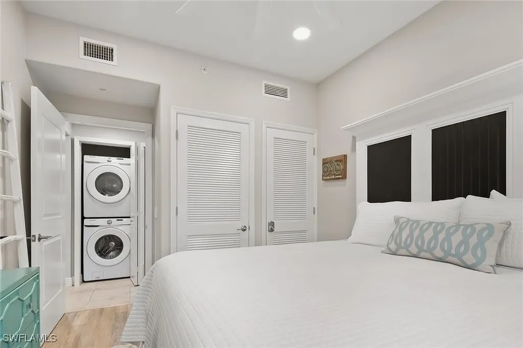 1015 Sandpiper Street Naples FL 34102