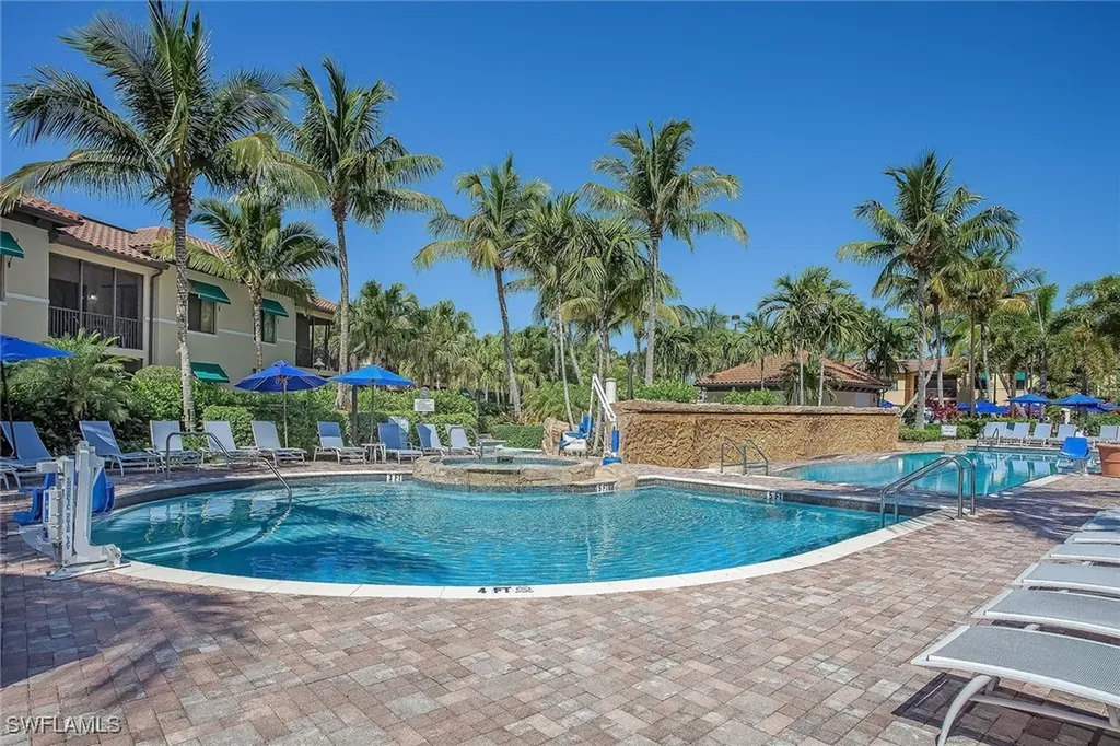 1015 Sandpiper Street Naples FL 34102