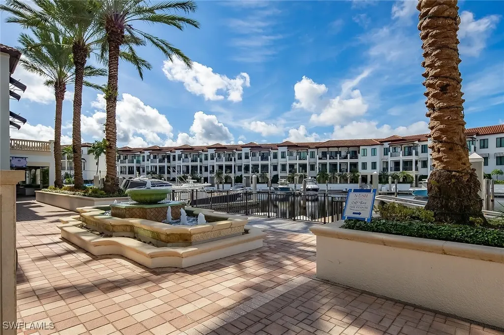 1015 Sandpiper Street Naples FL 34102