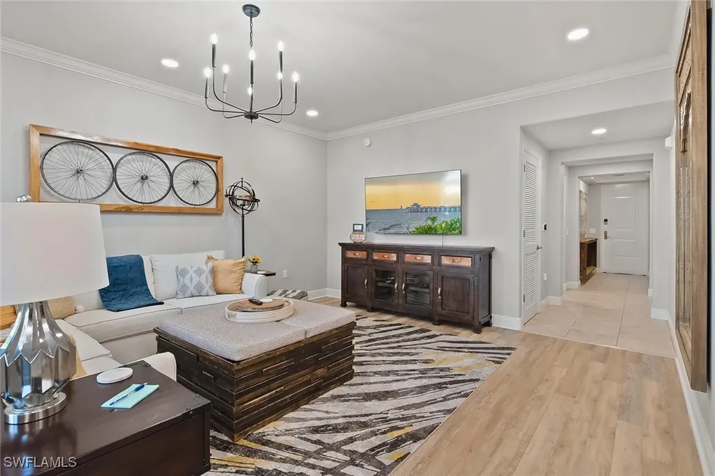 1015 Sandpiper Street Naples FL 34102