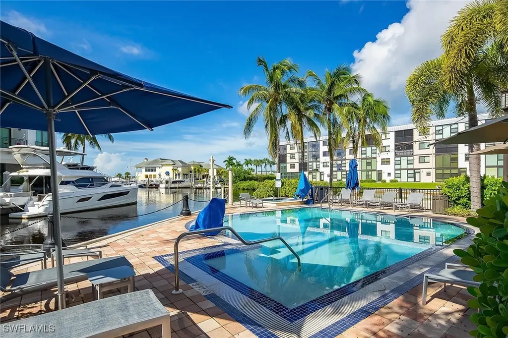 1015 Sandpiper Street Naples FL 34102