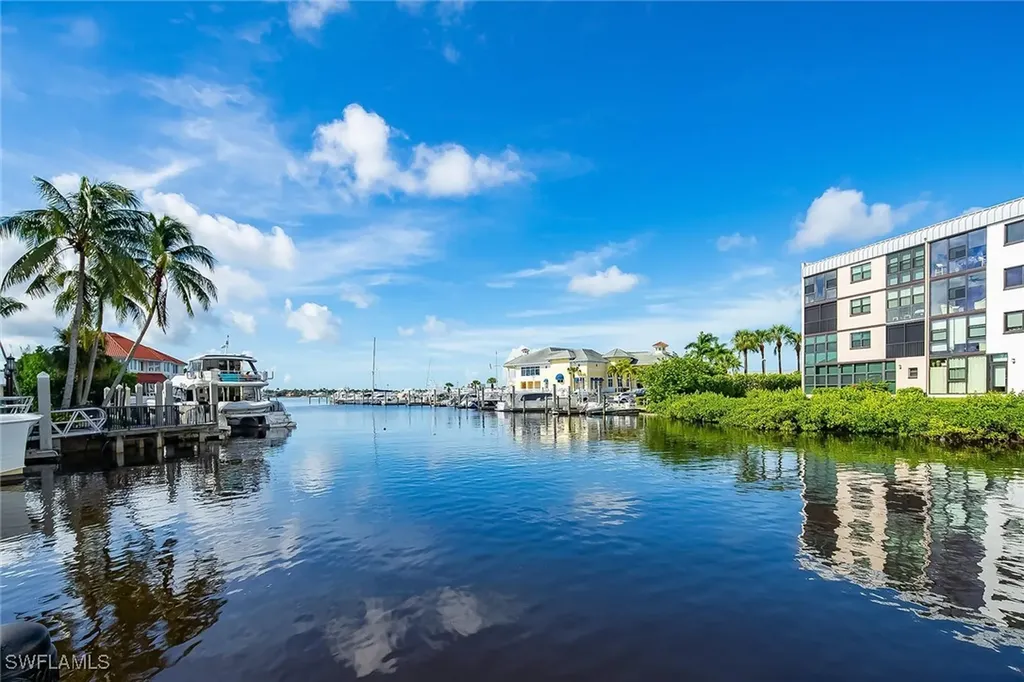 1015 Sandpiper Street Naples FL 34102