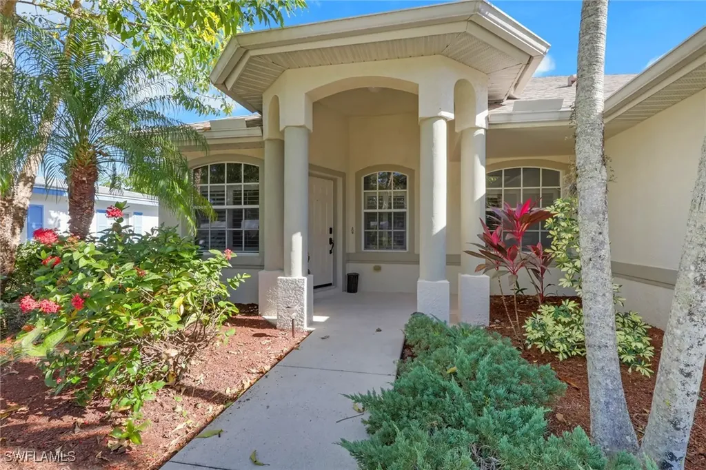 2082 E Tobago Circle Fort Myers FL 33905