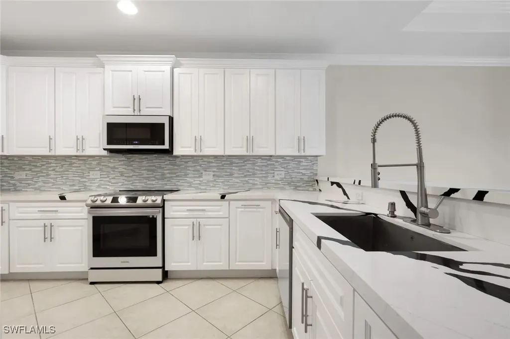 2082 E Tobago Circle Fort Myers FL 33905