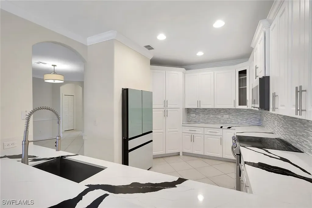 2082 E Tobago Circle Fort Myers FL 33905