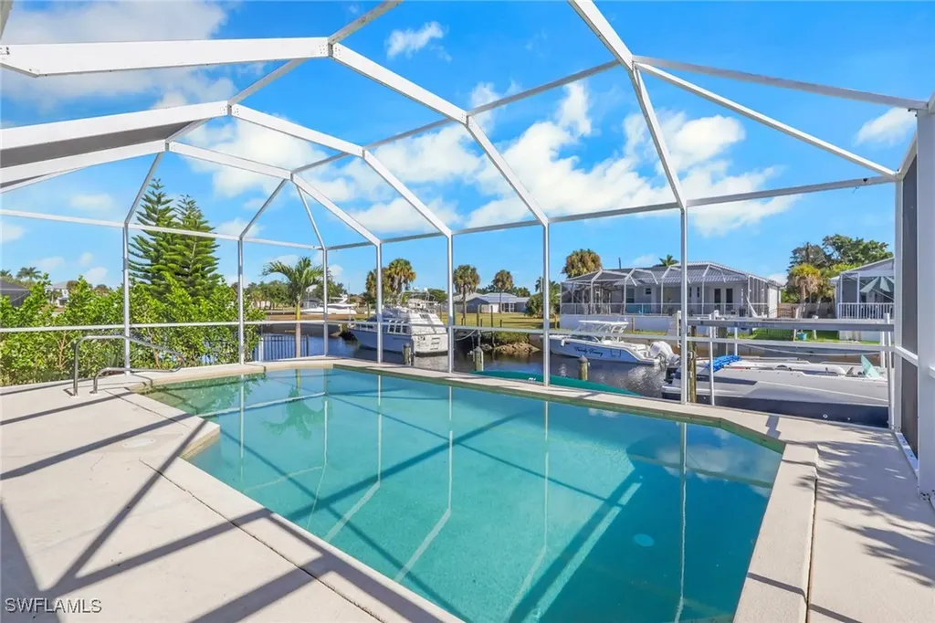 2082 E Tobago Circle Fort Myers FL 33905