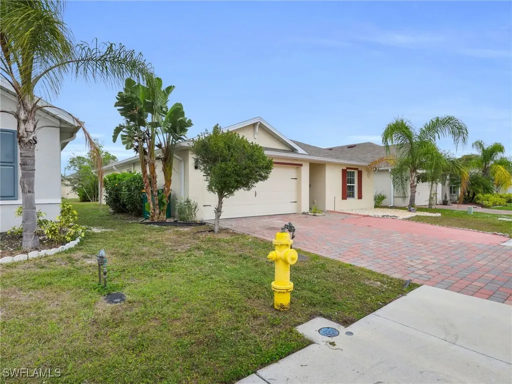 731 Hadley Place W Naples FL 34104