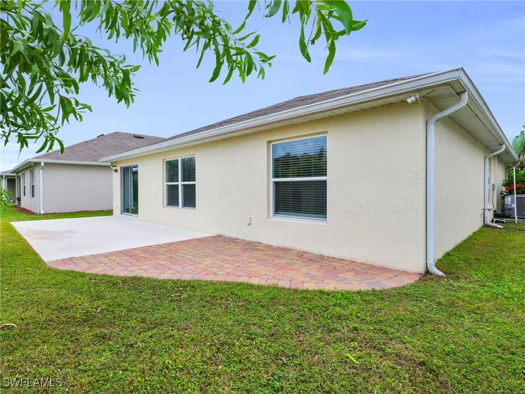 731 Hadley Place W Naples FL 34104