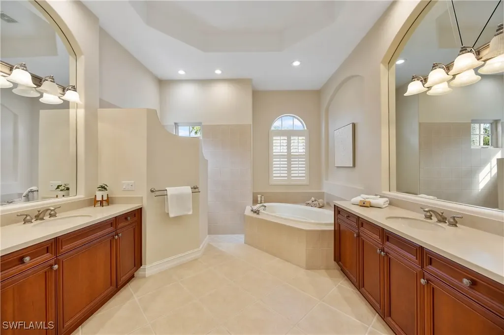 8950 Shenendoah Circle Naples FL 34113