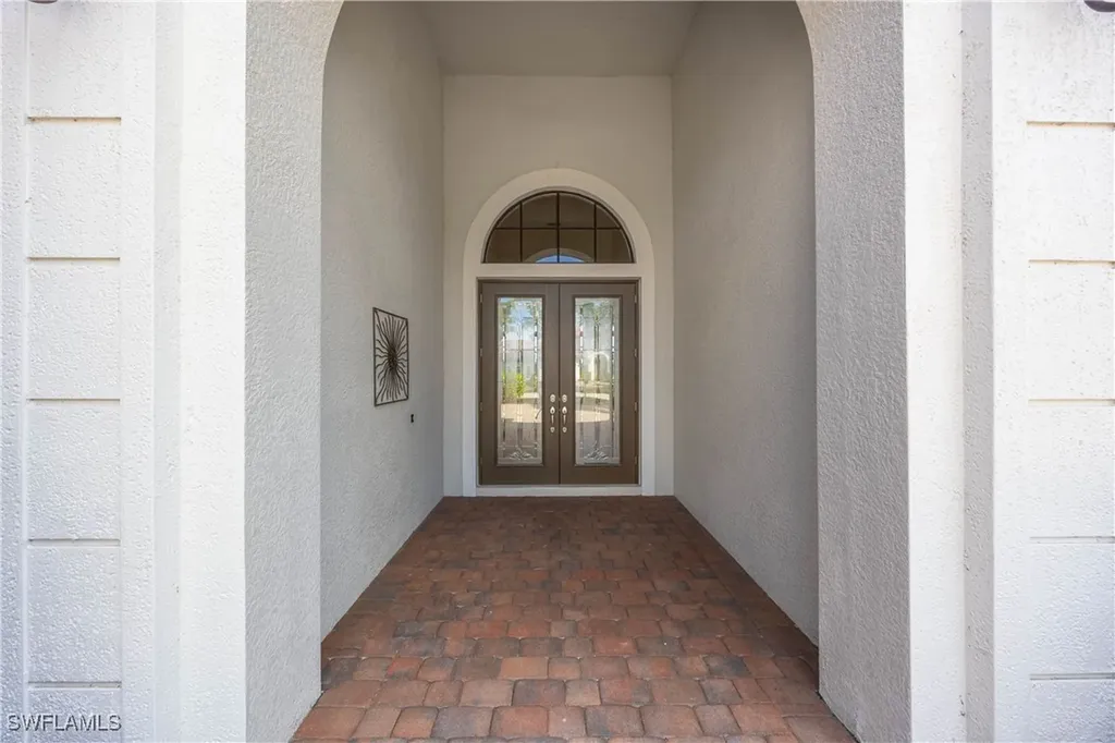 8950 Shenendoah Circle Naples FL 34113