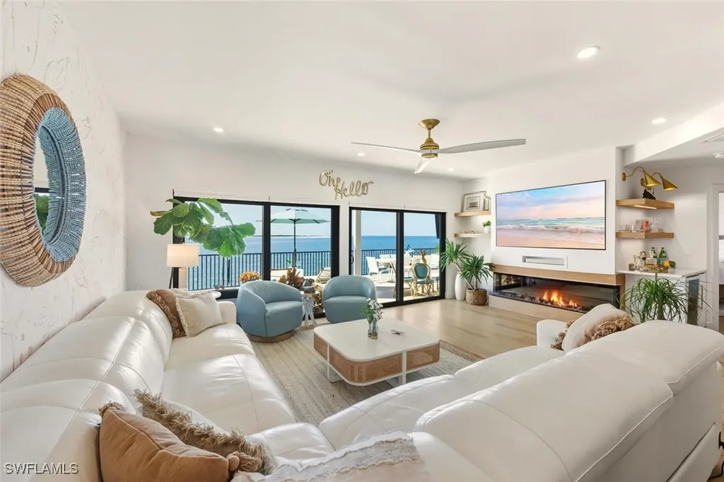 601 La Peninsula Boulevard Naples FL 34113