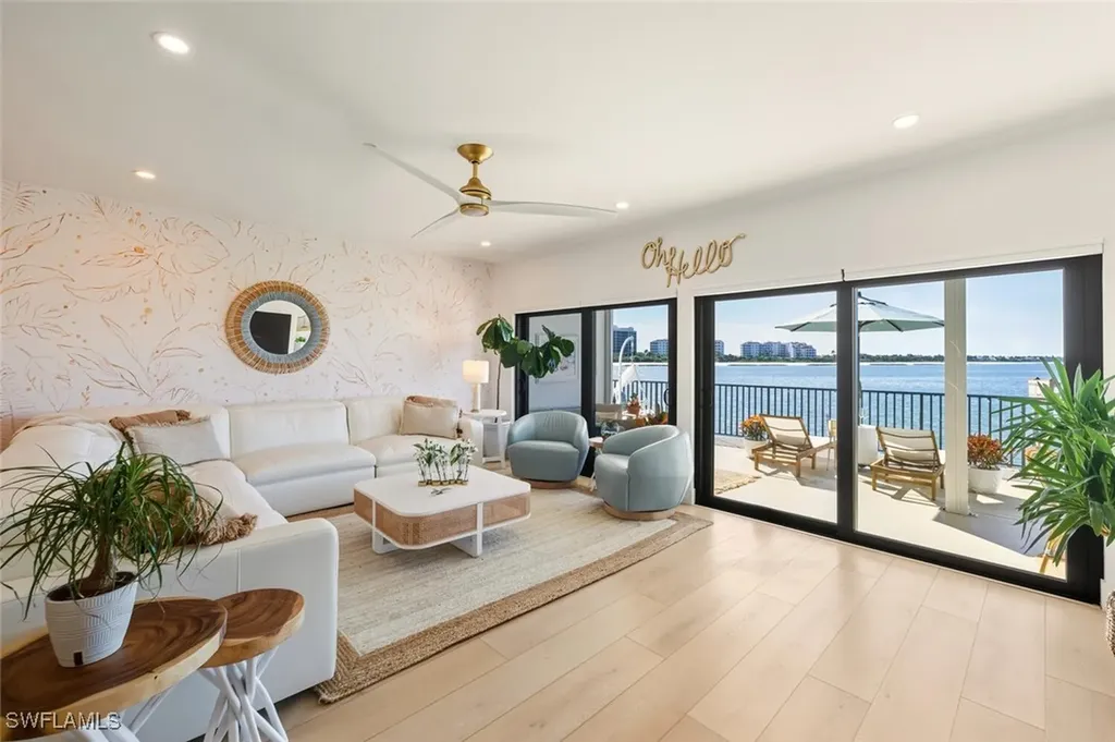 601 La Peninsula Boulevard Naples FL 34113