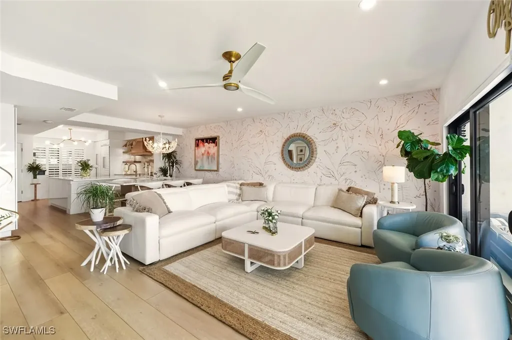 601 La Peninsula Boulevard Naples FL 34113