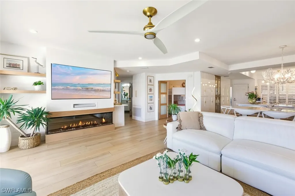 601 La Peninsula Boulevard Naples FL 34113