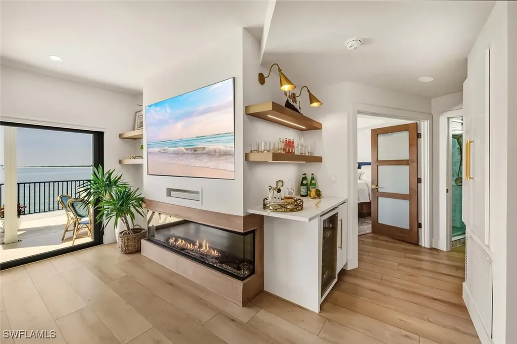 601 La Peninsula Boulevard Naples FL 34113