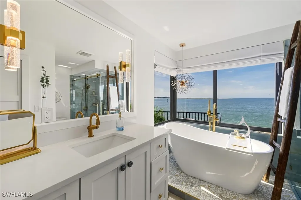 601 La Peninsula Boulevard Naples FL 34113