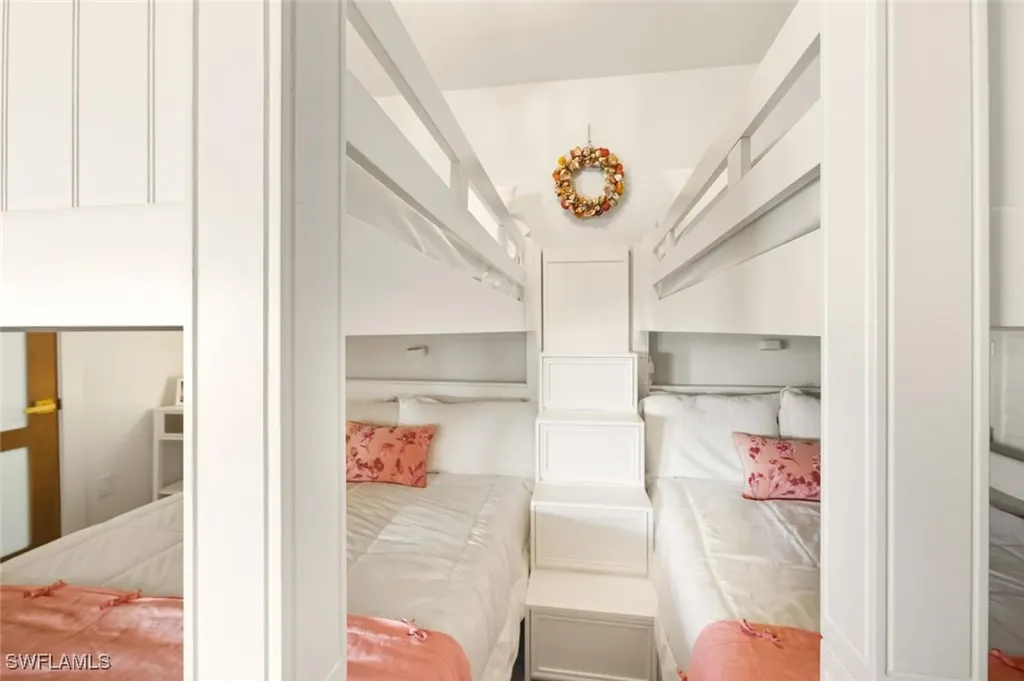 601 La Peninsula Boulevard Naples FL 34113