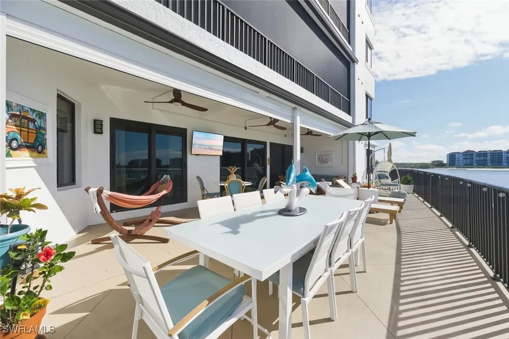 601 La Peninsula Boulevard Naples FL 34113