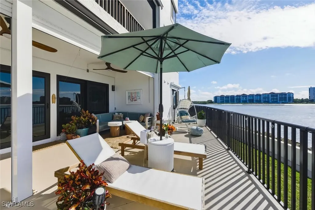 601 La Peninsula Boulevard Naples FL 34113