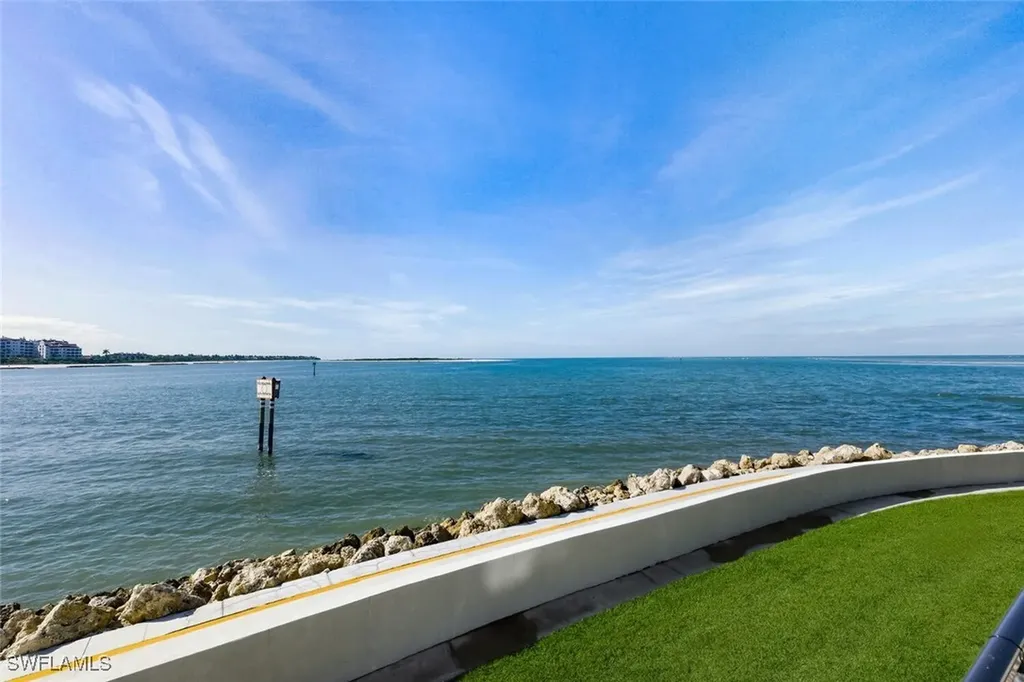 601 La Peninsula Boulevard Naples FL 34113