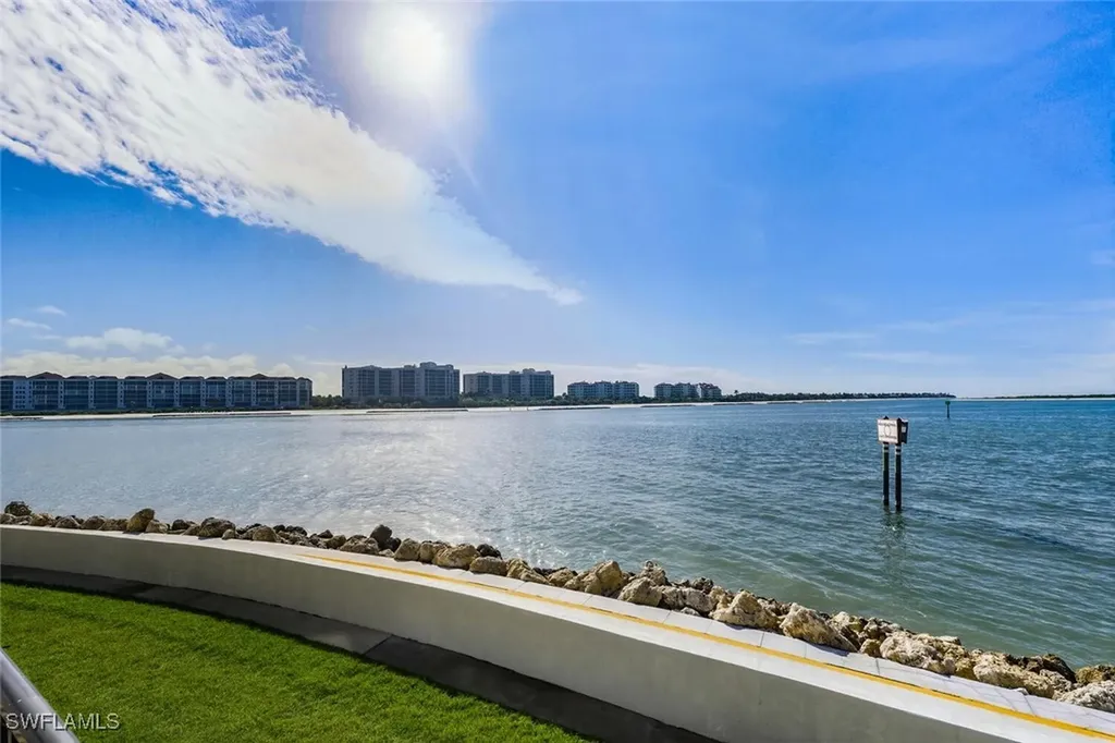 601 La Peninsula Boulevard Naples FL 34113