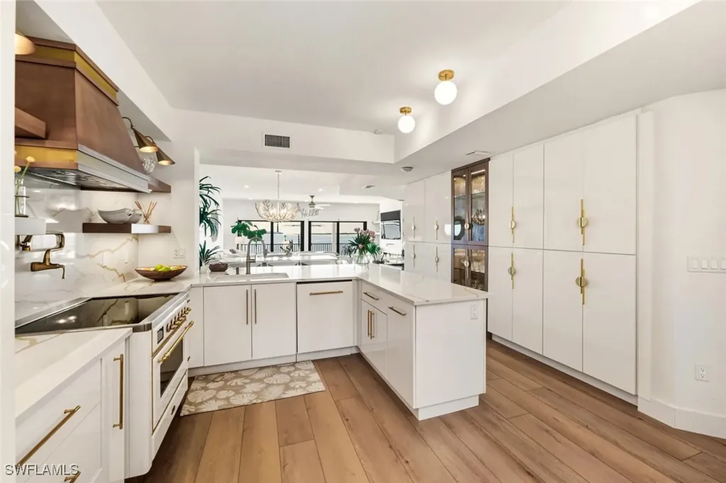 601 La Peninsula Boulevard Naples FL 34113