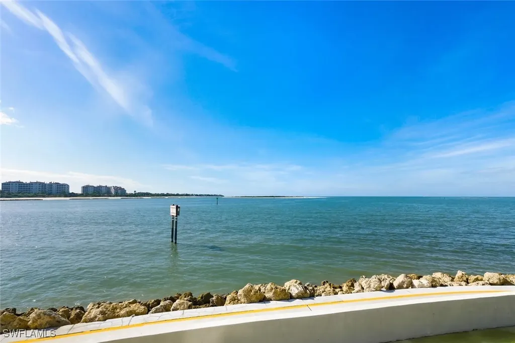 601 La Peninsula Boulevard Naples FL 34113