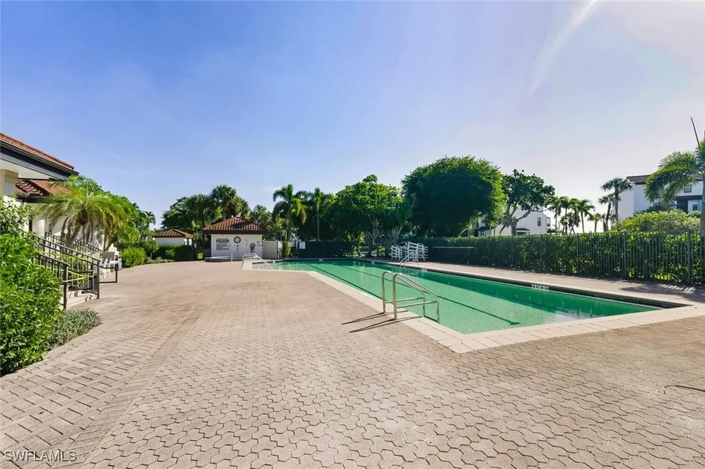 601 La Peninsula Boulevard Naples FL 34113