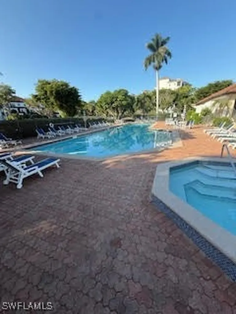 601 La Peninsula Boulevard Naples FL 34113