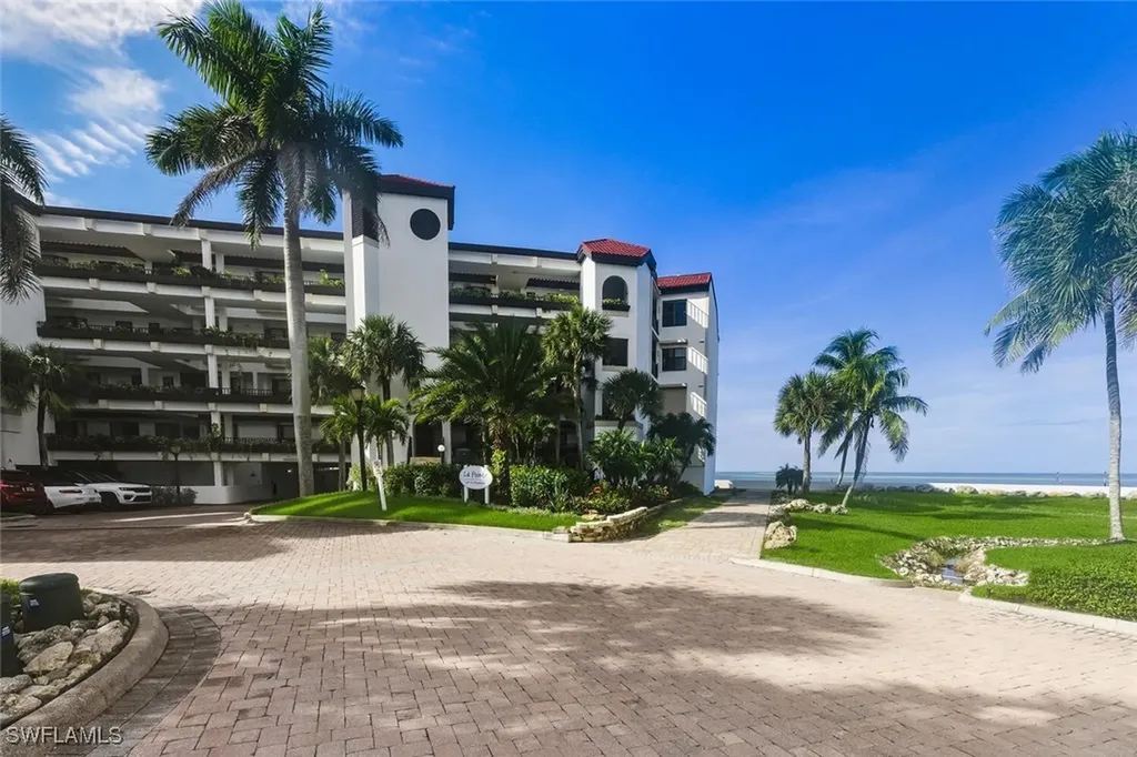 601 La Peninsula Boulevard Naples FL 34113