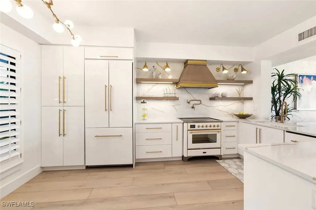 601 La Peninsula Boulevard Naples FL 34113