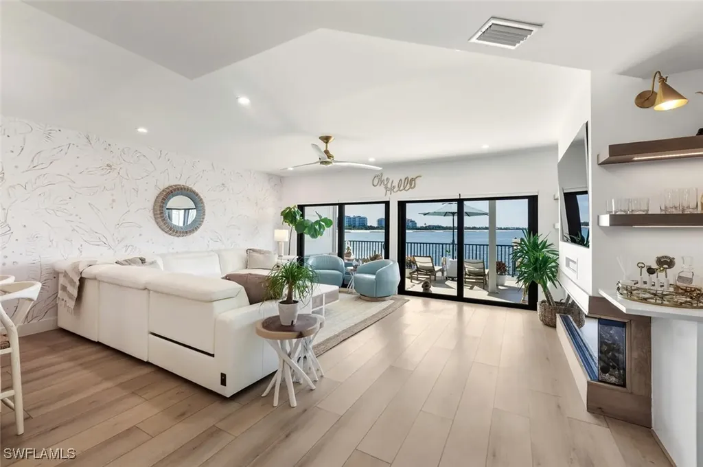 601 La Peninsula Boulevard Naples FL 34113