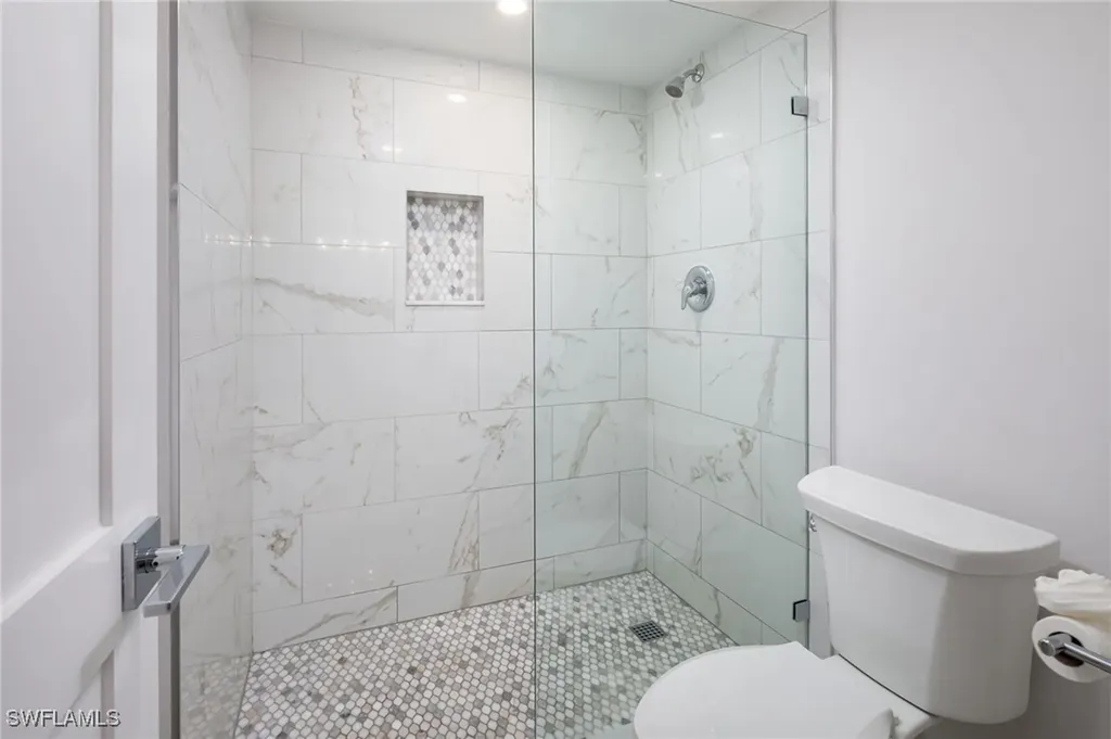 10475 Gulf Shore Drive Naples FL 34108