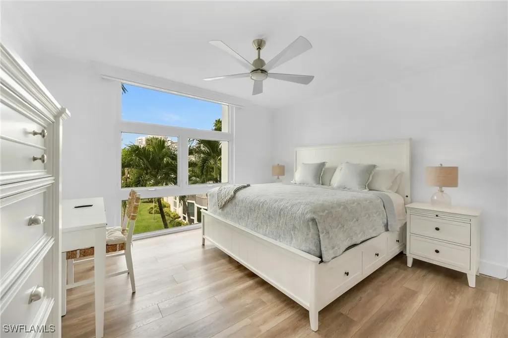 400 Park Shore Drive Naples FL 34103