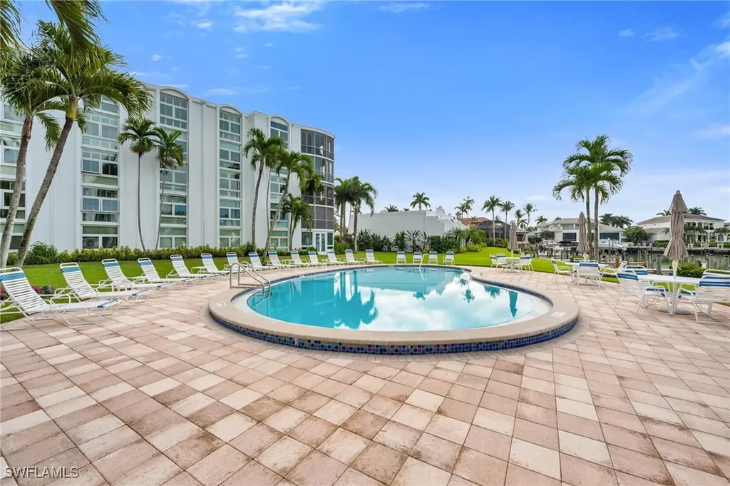 400 Park Shore Drive Naples FL 34103