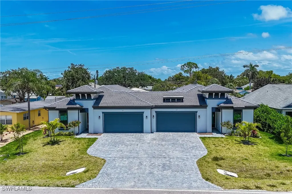 833/837 91st Avenue N Naples FL 34108
