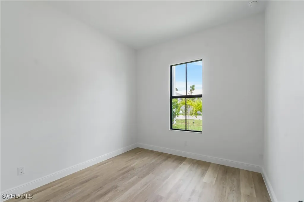 833/837 91st Avenue N Naples FL 34108