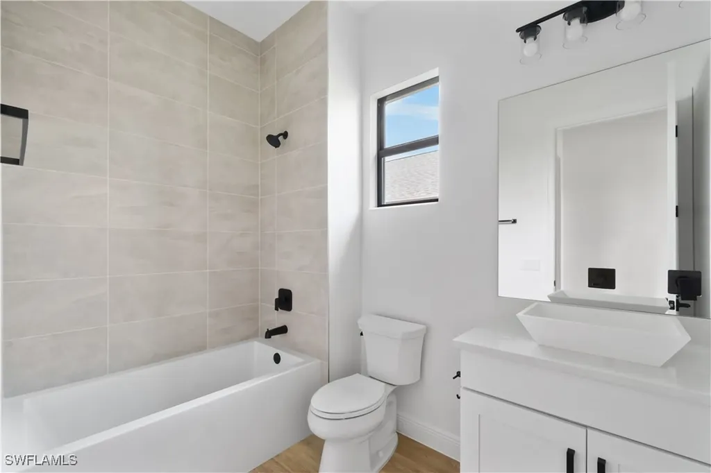 833/837 91st Avenue N Naples FL 34108