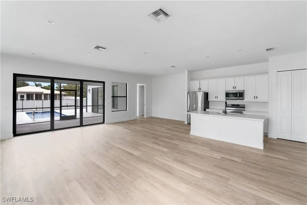 833/837 91st Avenue N Naples FL 34108