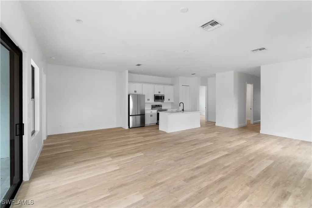 833/837 91st Avenue N Naples FL 34108