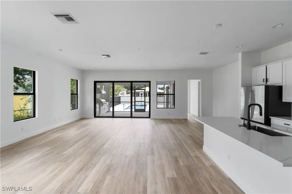 833/837 91st Avenue N Naples FL 34108