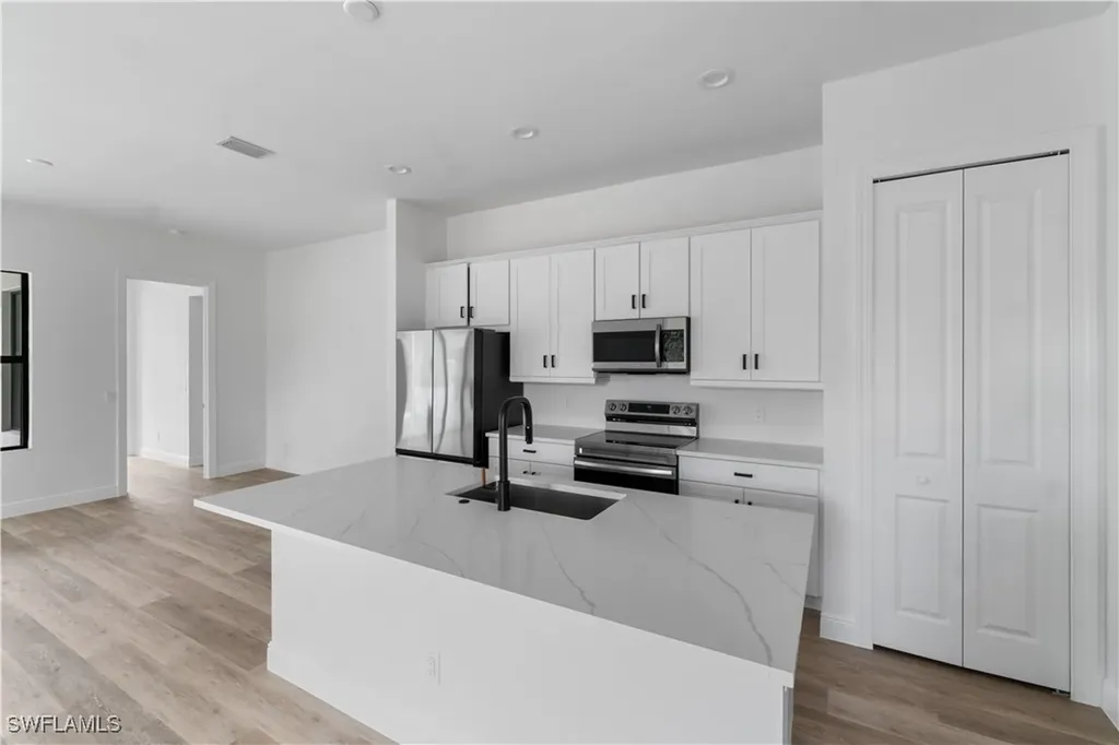 833/837 91st Avenue N Naples FL 34108