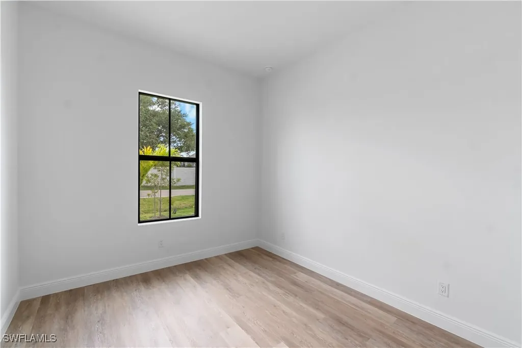 833/837 91st Avenue N Naples FL 34108